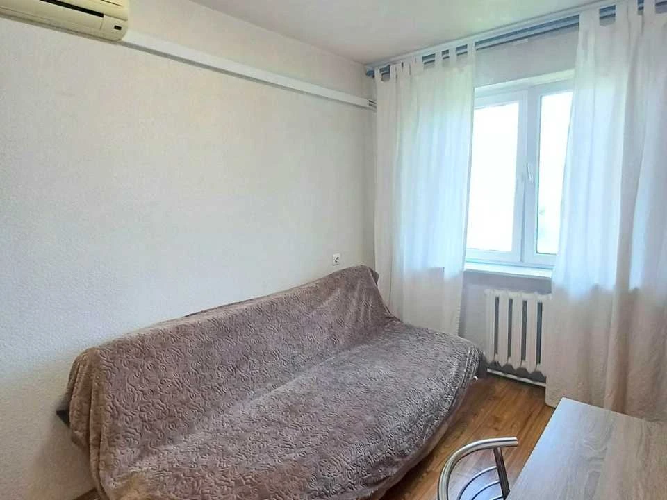 Квартира. Київ, Верховної Ради бульв.