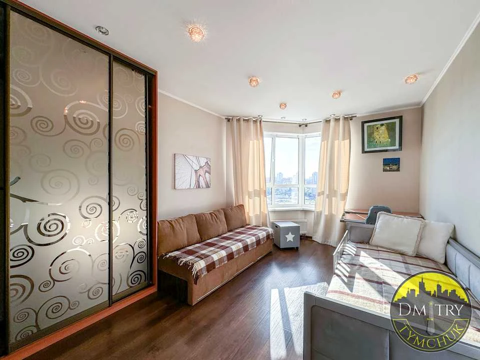 3-room apartment. Kyiv, Oleksandra Misyugy St.