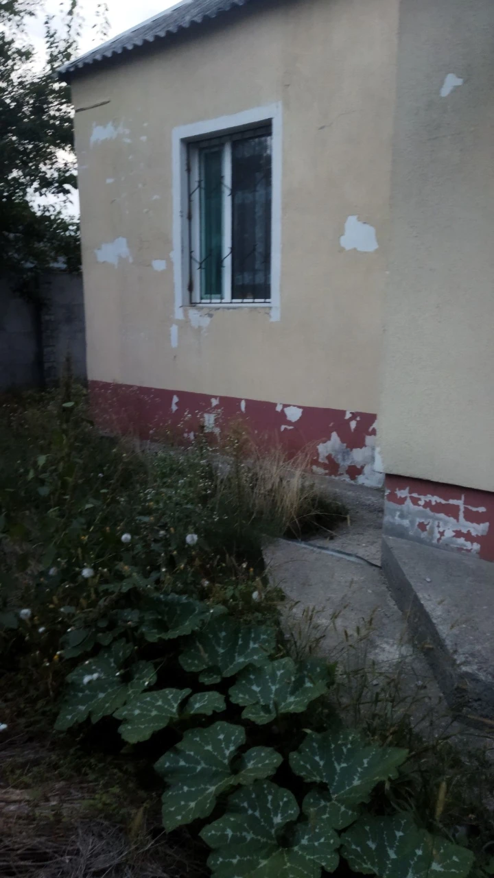 Sale of 1/2 of a house, Eastern Street