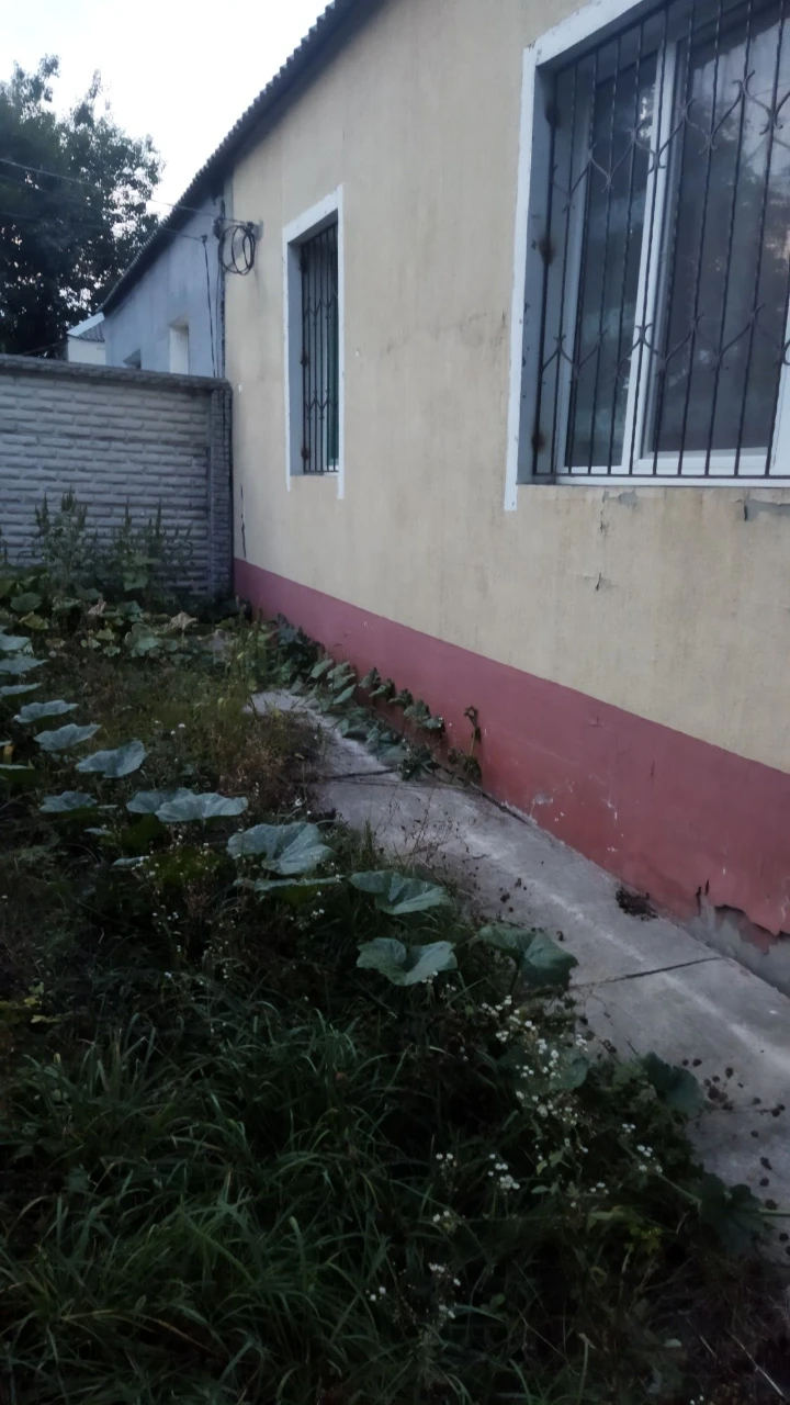 Sale of 1/2 of a house, Eastern Street