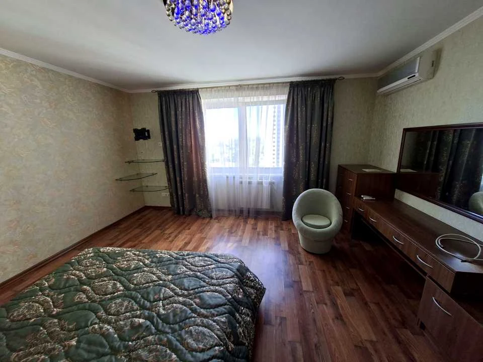 3-room apartment. Kyiv, Miloislavska St.