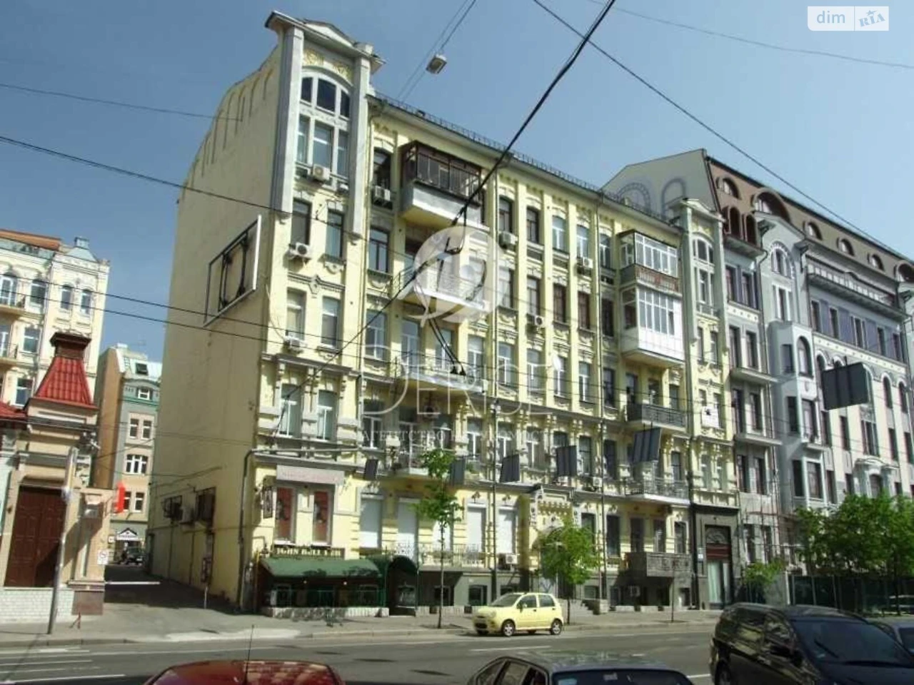 Sale of Apartment Holosiivskyy