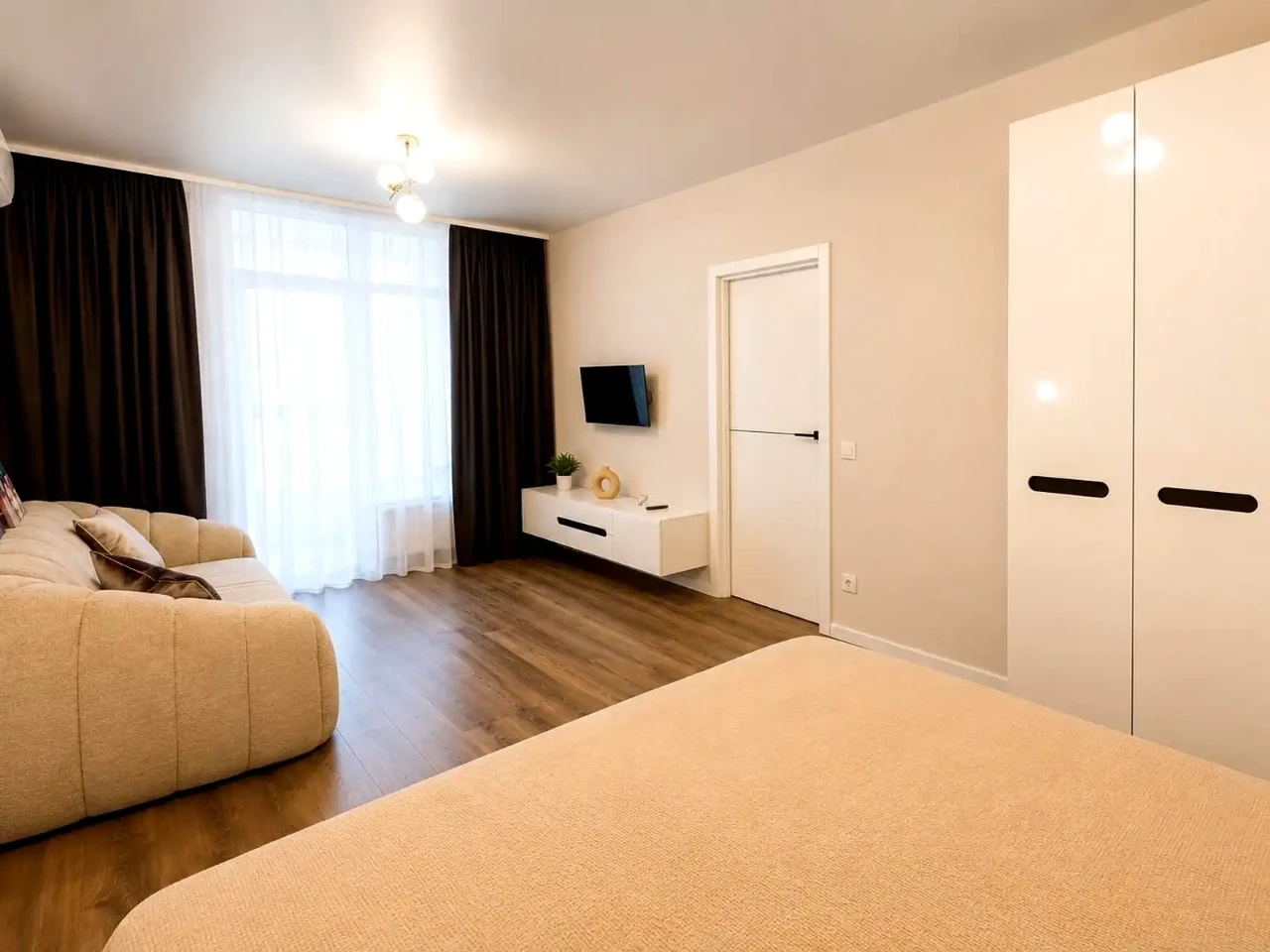 Оренда квартири 2-кімн. 53 м² 14/17 пов.