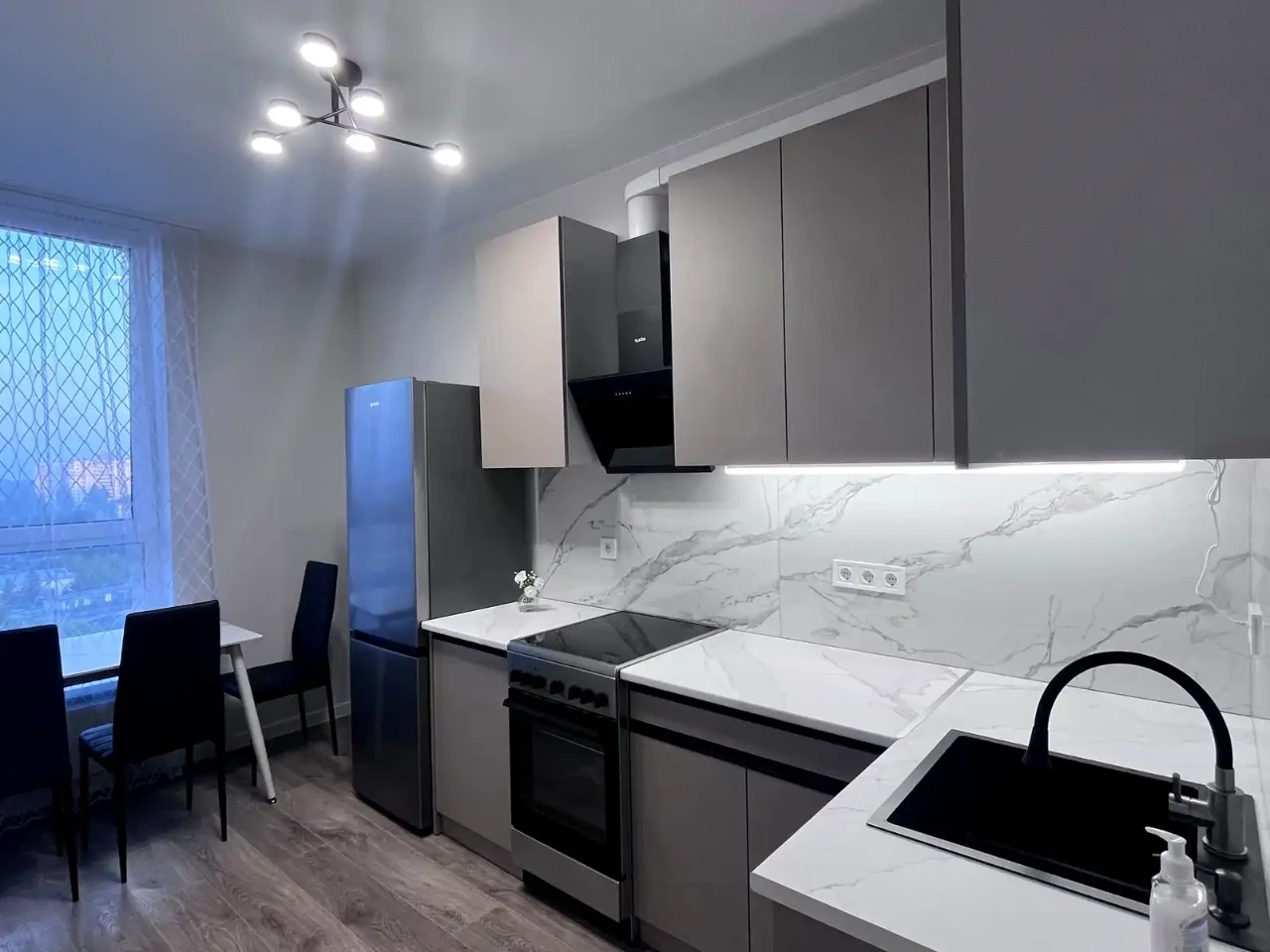Оренда квартири 2-кімн. 53 м² 14/17 пов.