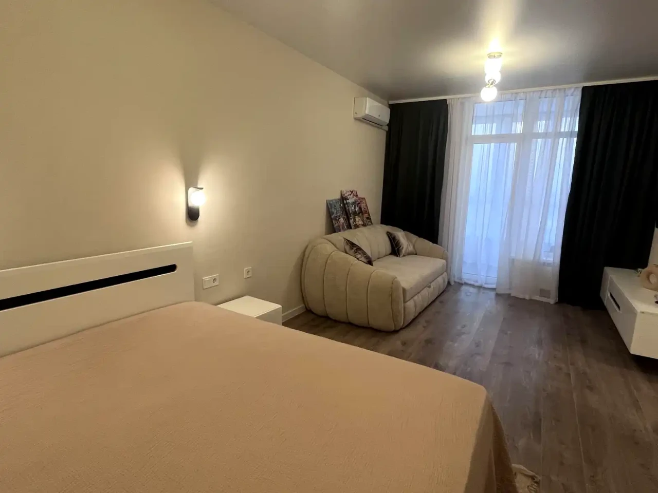 Оренда квартири 2-кімн. 53 м² 14/17 пов.