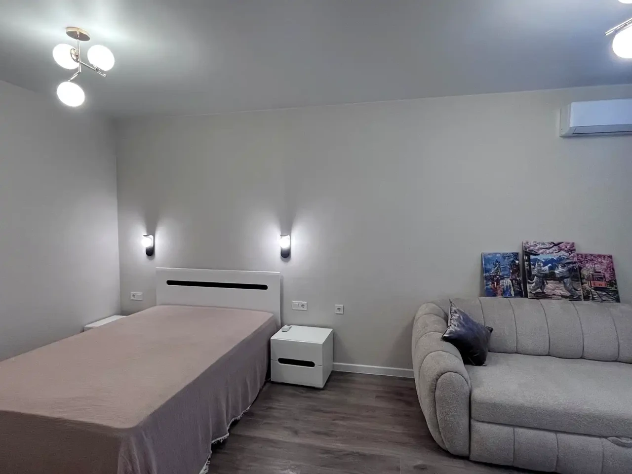 Оренда квартири 2-кімн. 53 м² 14/17 пов.