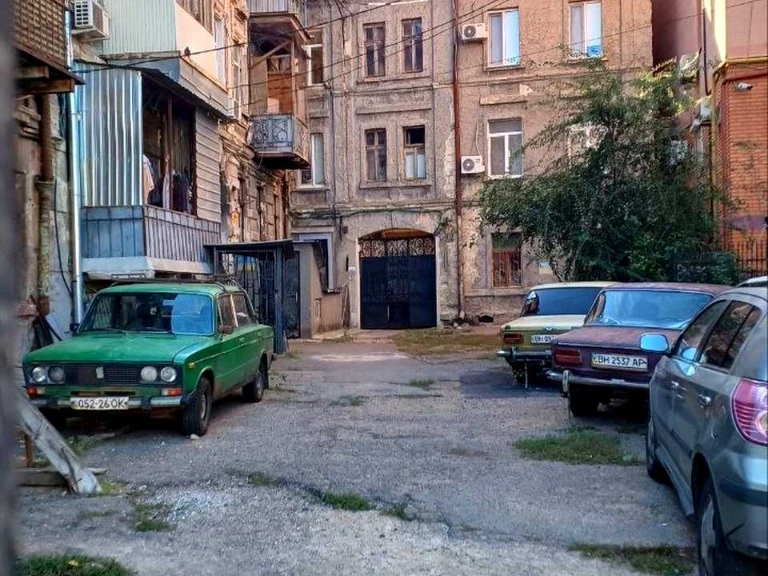 Квартира. Одеса, Книжковий пров.