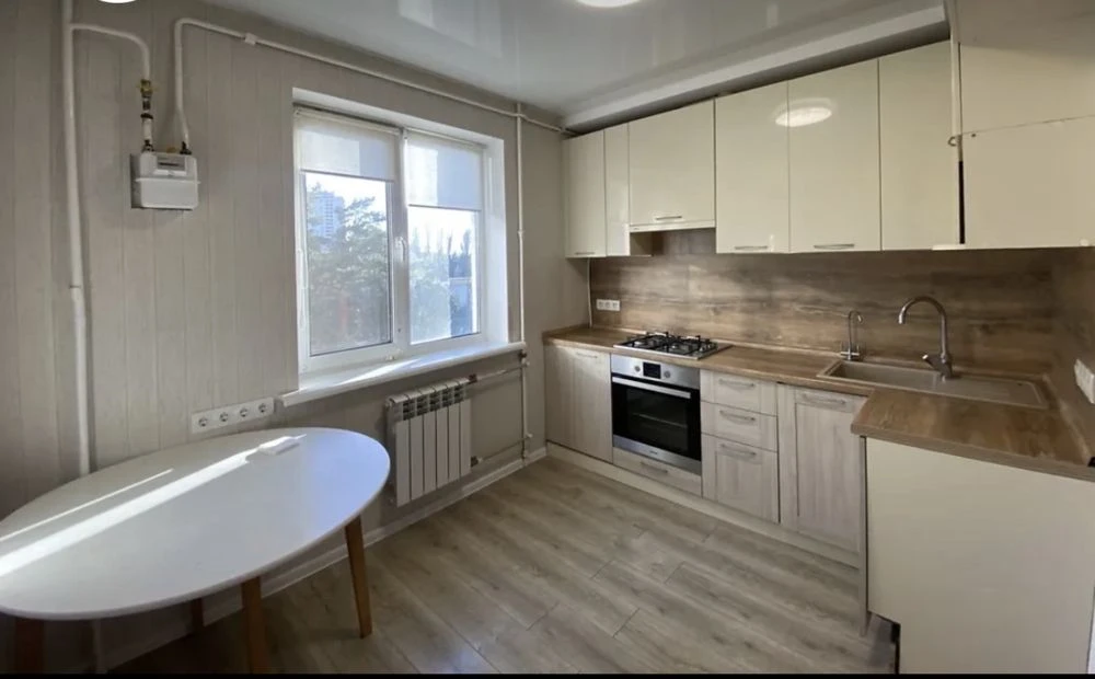 For Sale 1-room Apartment. Renovated. Furniture. Appliances.