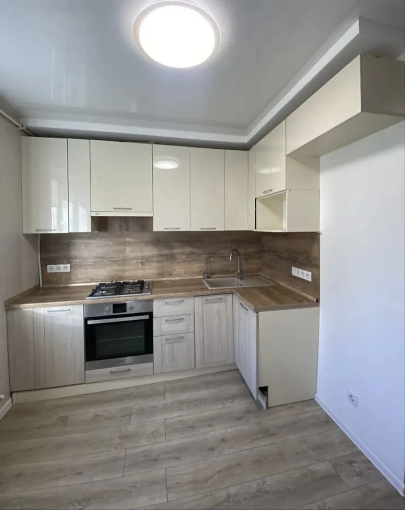 For Sale 1-room Apartment. Renovated. Furniture. Appliances.
