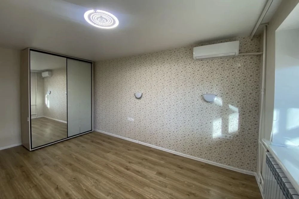 For Sale 1-room Apartment. Renovated. Furniture. Appliances.