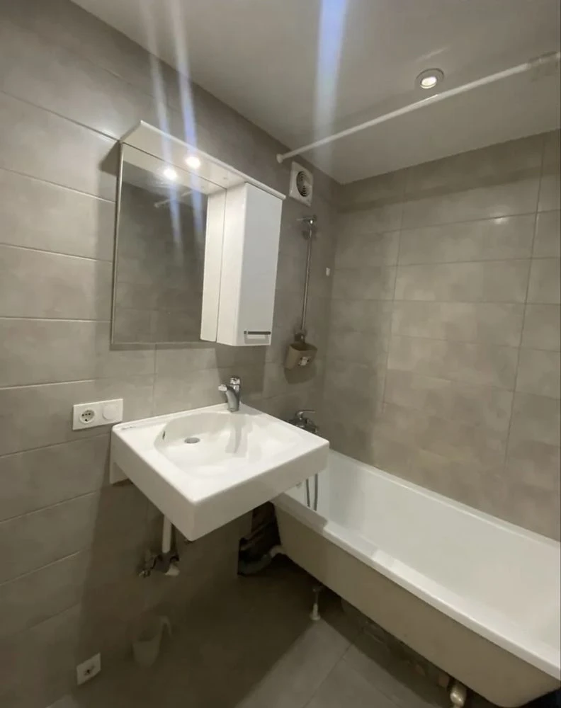 For Sale 1-room Apartment. Renovated. Furniture. Appliances.