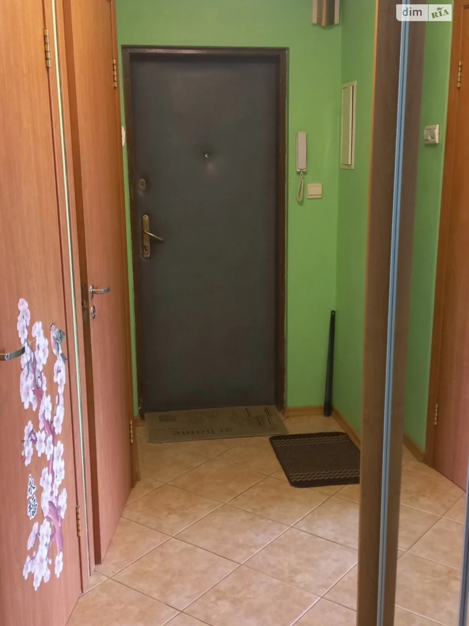 Sale of Apartment on Voskresenka Street