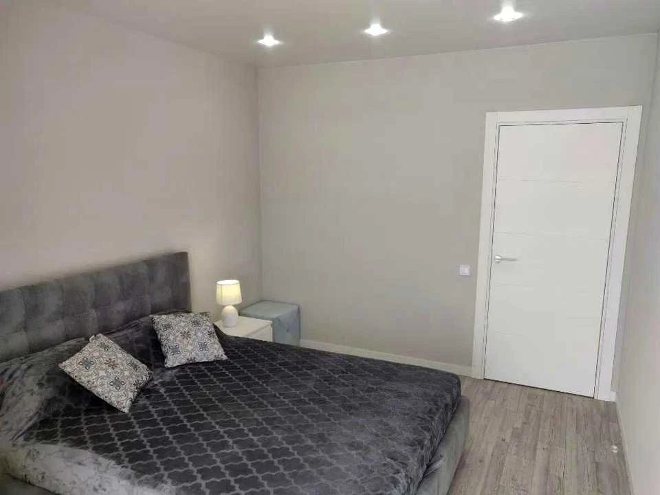 Apartment. Дніpro, Naberzhnaya Peremohy St.