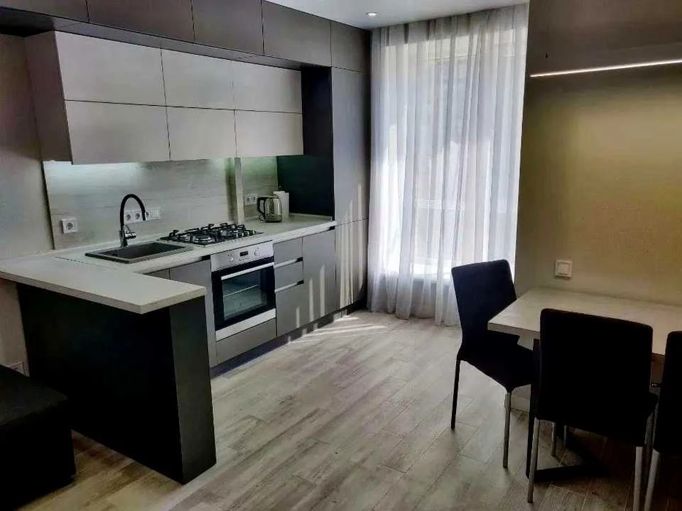 Apartment. Дніpro, Naberzhnaya Peremohy St.