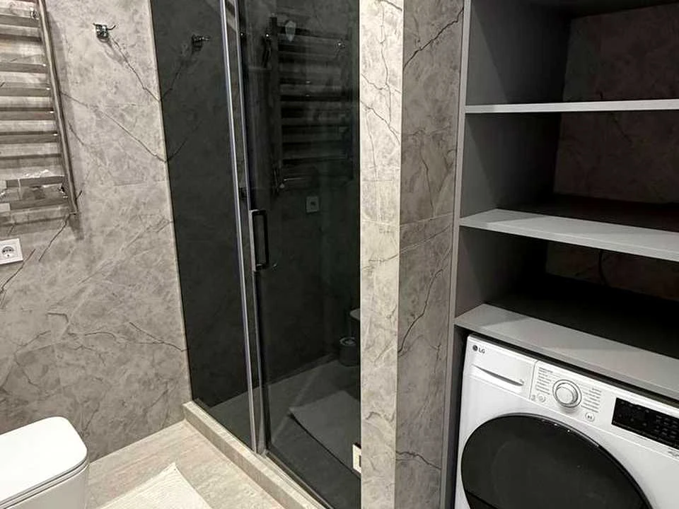 Apartment. Дніpro, Naberzhnaya Peremohy St.