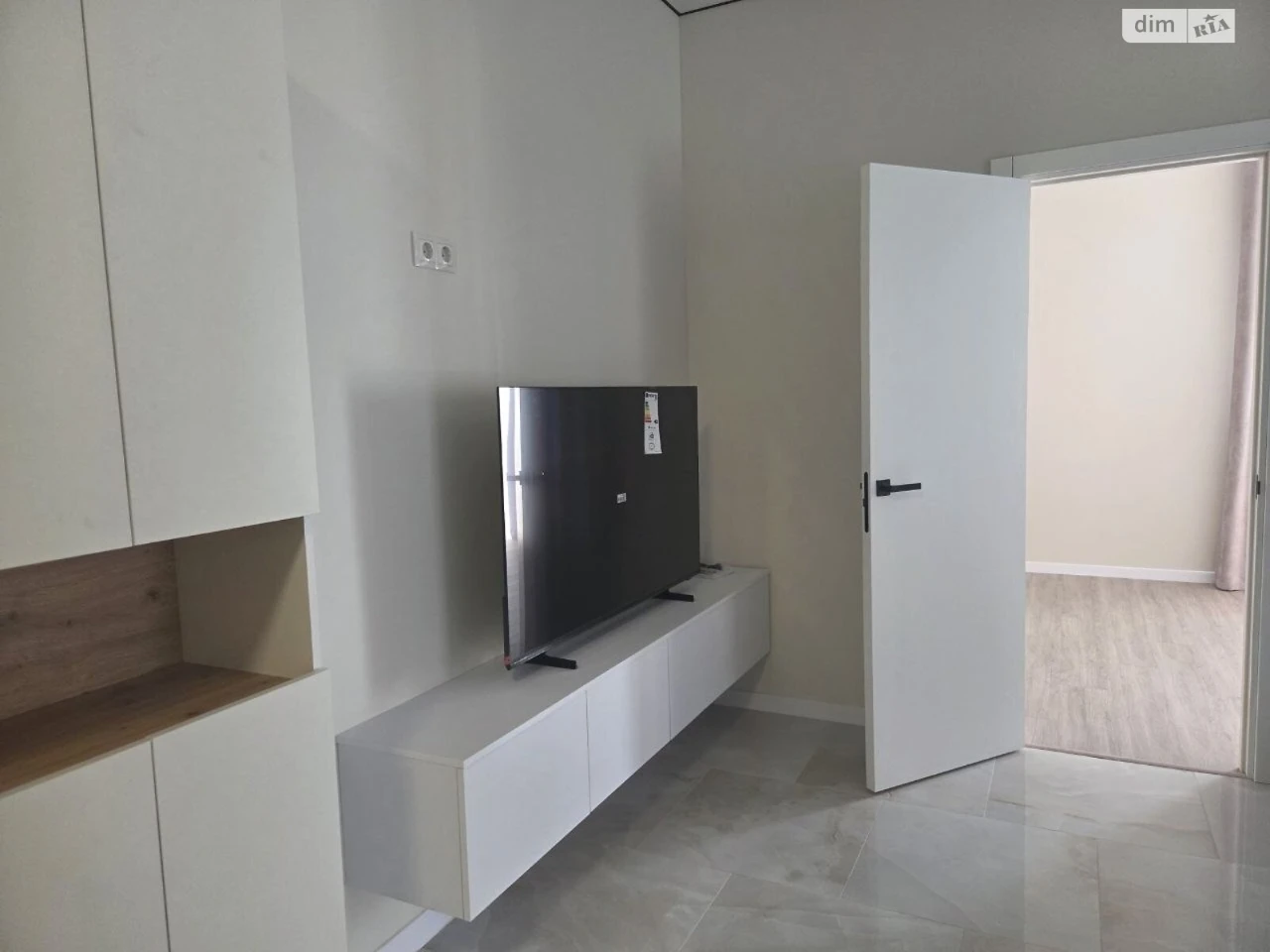 Sale of One-Room Apartment in a New Building