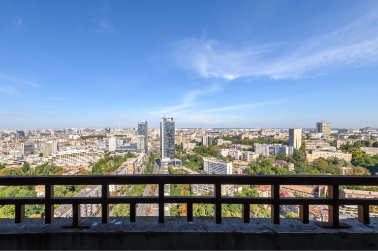 Sale of a one-room apartment with a view, 54.4 m2, in the very center of K
