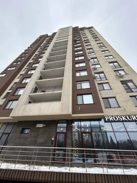 Продается новостройка в центре города.