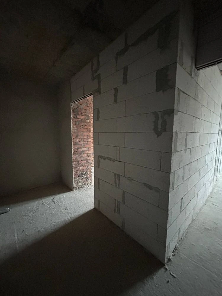 For sale, 1-room new building in the city center.