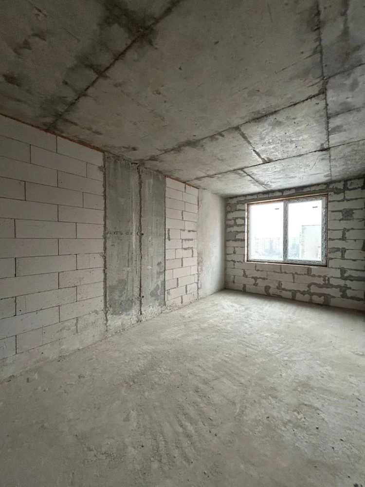 For sale, 1-room new building in the city center.
