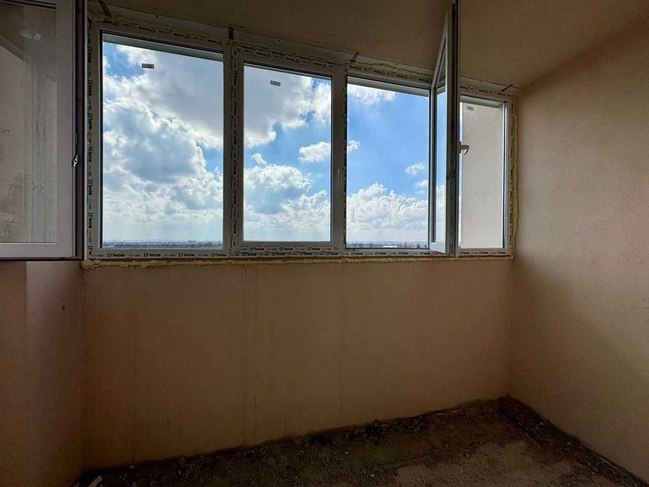Selling a 1-room apartment in the Newton residential complex, new building, E-renovation