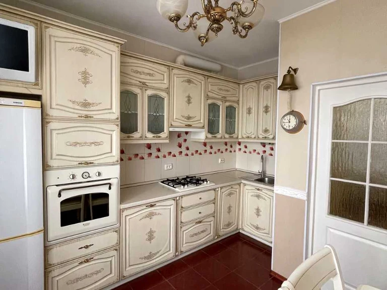 Apartment. Odessa, Topolnaya St.