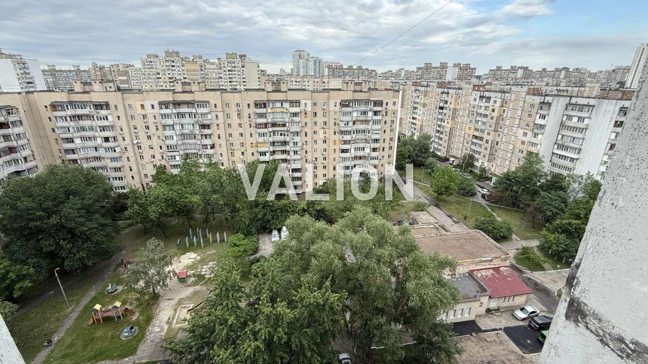 Продаж 2-кімнтаноі квартири у Дарницькому районі, вул.Ревуць