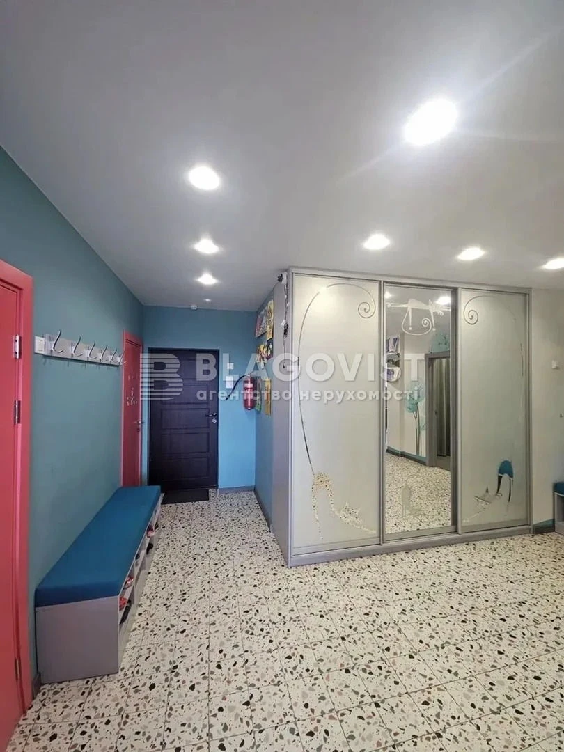 Продаж квартири вул. Каховська (Микільська Слобідка) в Києві