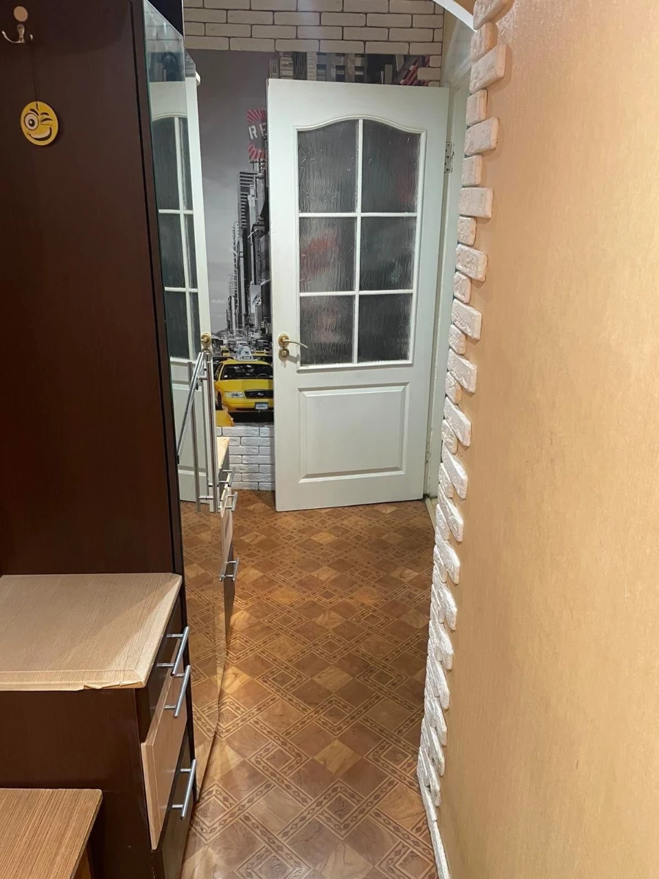 Продаю 2 кім в центрі Хлібна