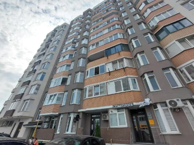 Продаж 2к квартири 64 кв. м на вулиці Тролейбусна