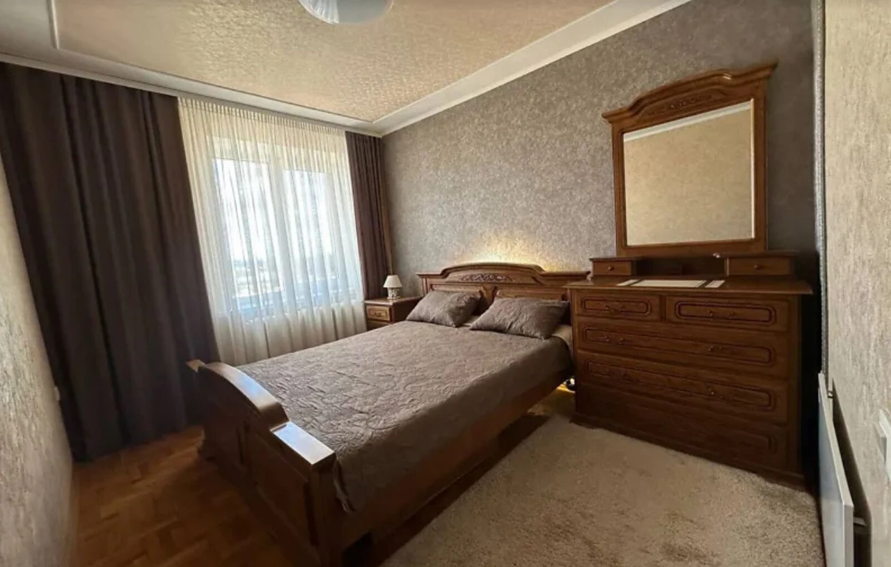 Продаж 3к квартири 79.2 кв. м на бул. Просвіти