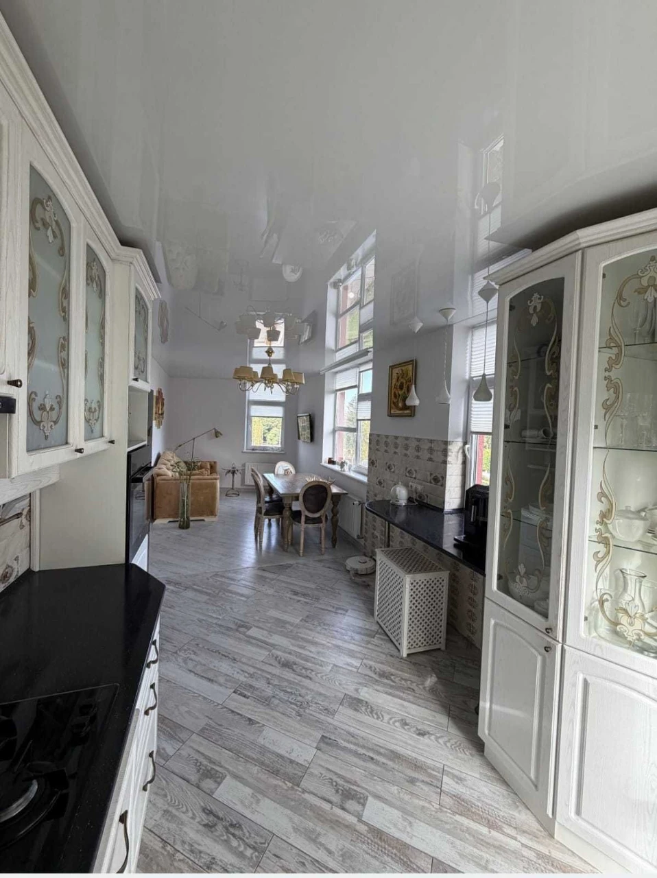Продаж 3-к. квартири ЄВРОРЕМОНТ 90/65/25м² вул.Пасічна 19900