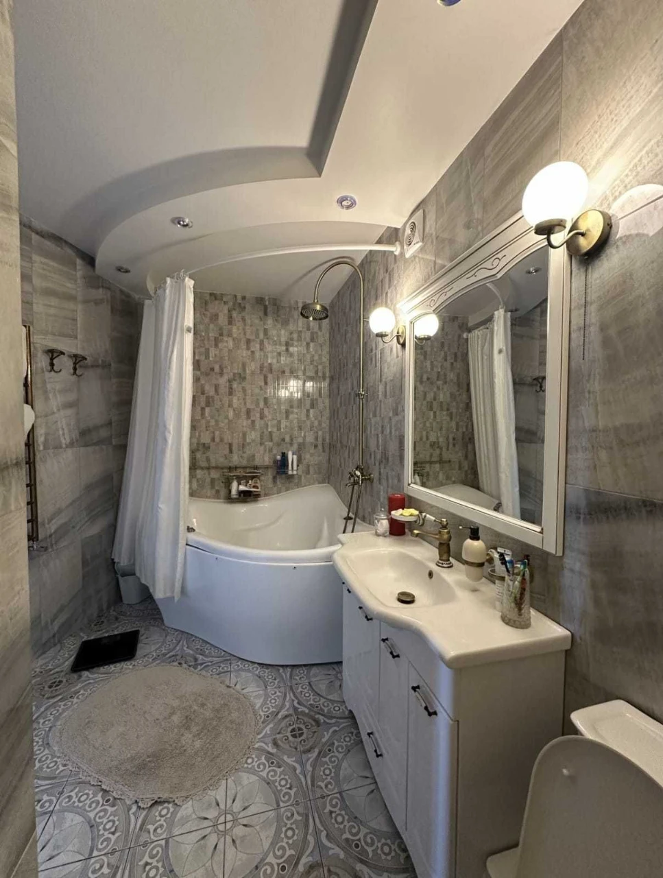 Продаж 3-к. квартири ЄВРОРЕМОНТ 90/65/25м² вул.Пасічна 19900