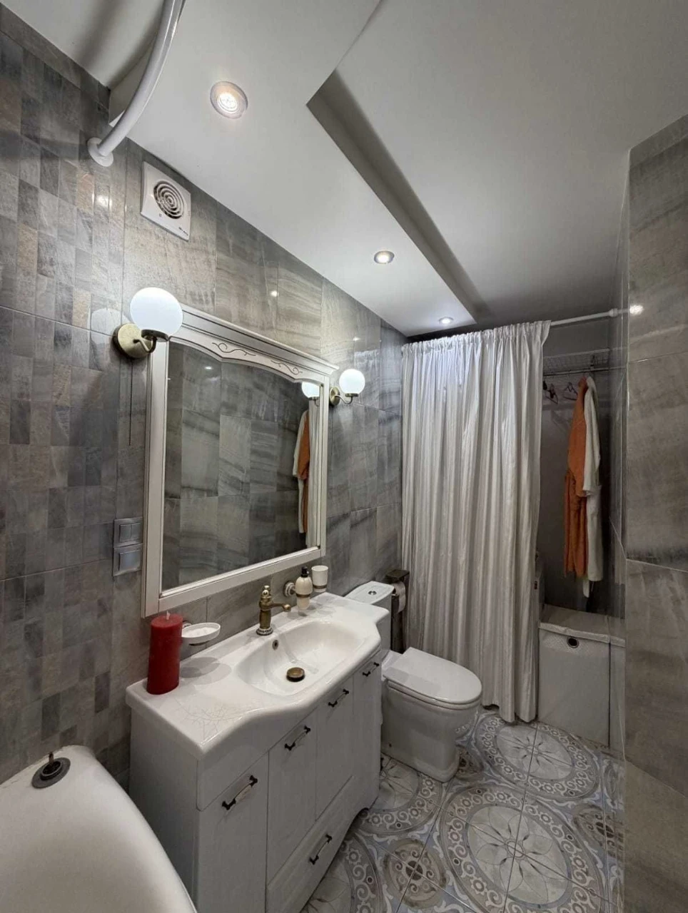 Продаж 3-к. квартири ЄВРОРЕМОНТ 90/65/25м² вул.Пасічна 19900