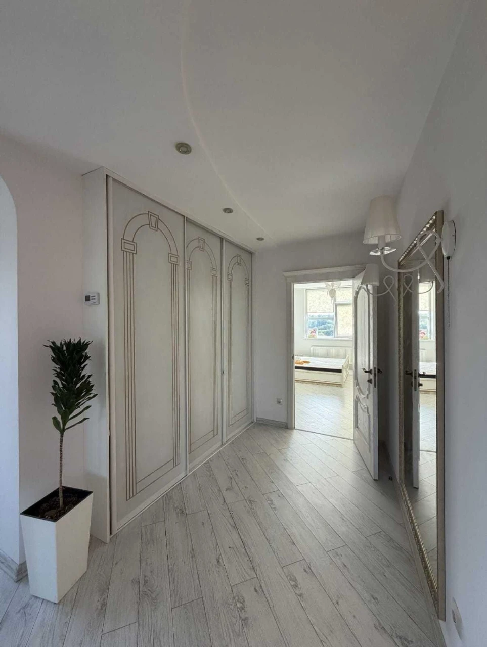 Продаж 3-к. квартири ЄВРОРЕМОНТ 90/65/25м² вул.Пасічна 19900