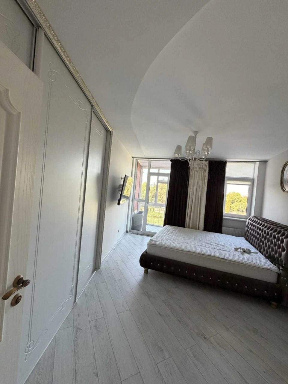 Продаж 3-к. квартири ЄВРОРЕМОНТ 90/65/25м² вул.Пасічна 19900