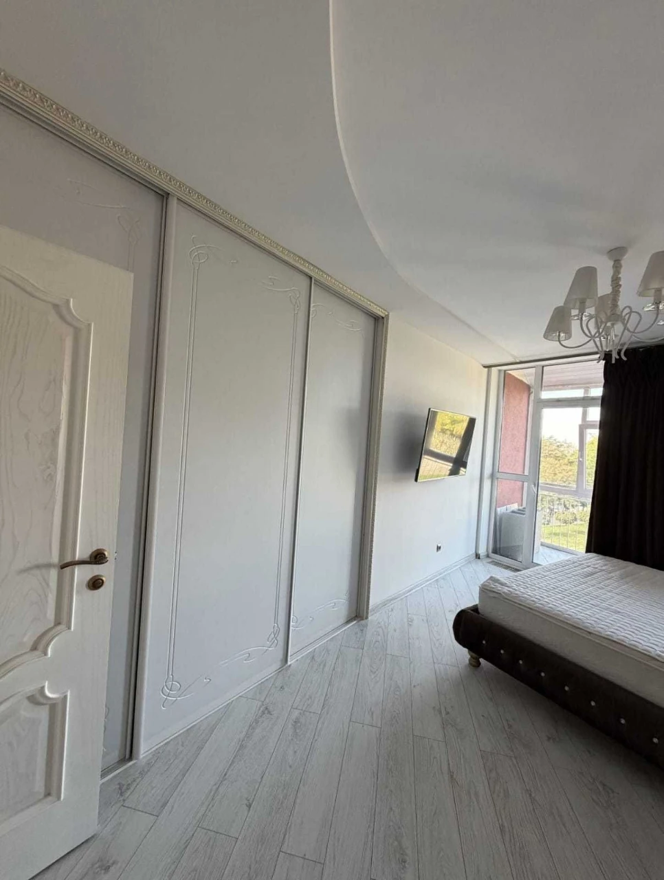 Продаж 3-к. квартири ЄВРОРЕМОНТ 90/65/25м² вул.Пасічна 19900