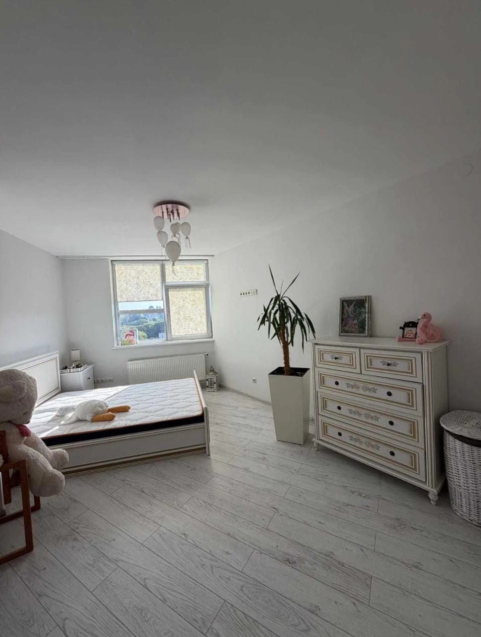 Продаж 3-к. квартири ЄВРОРЕМОНТ 90/65/25м² вул.Пасічна 19900
