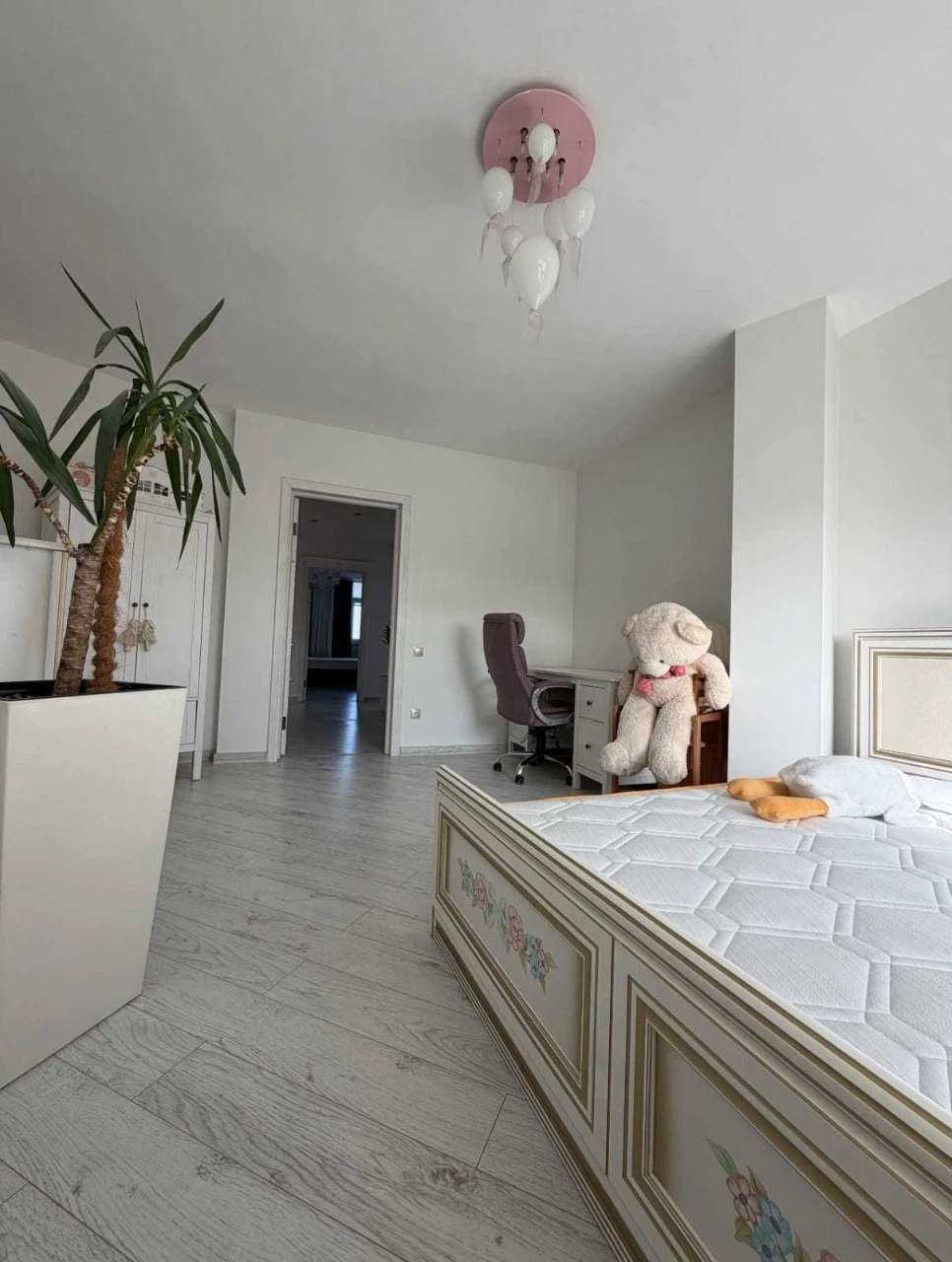 Продаж 3-к. квартири ЄВРОРЕМОНТ 90/65/25м² вул.Пасічна 19900