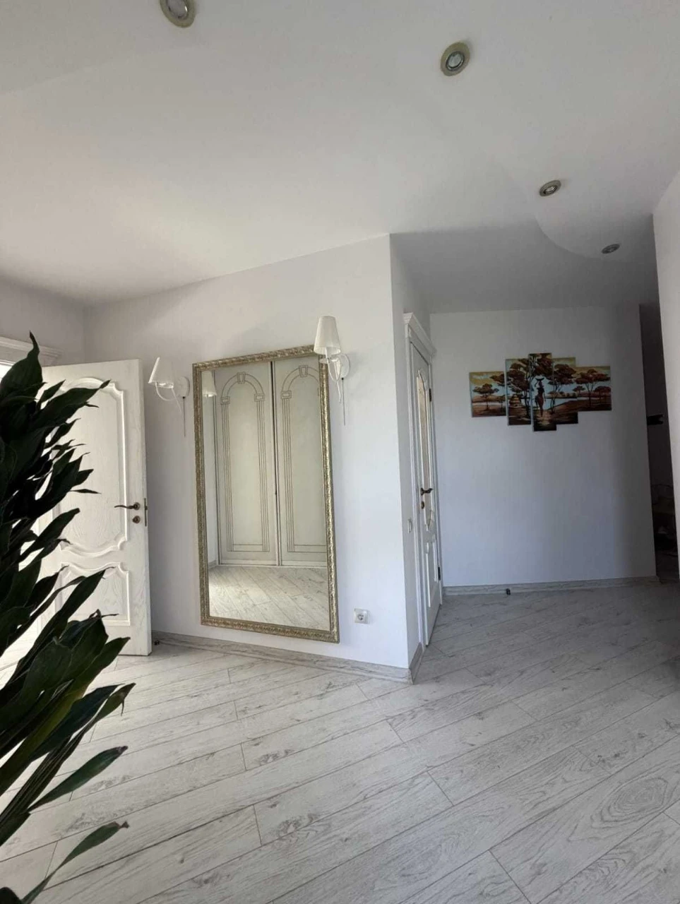 Продаж 3-к. квартири ЄВРОРЕМОНТ 90/65/25м² вул.Пасічна 19900