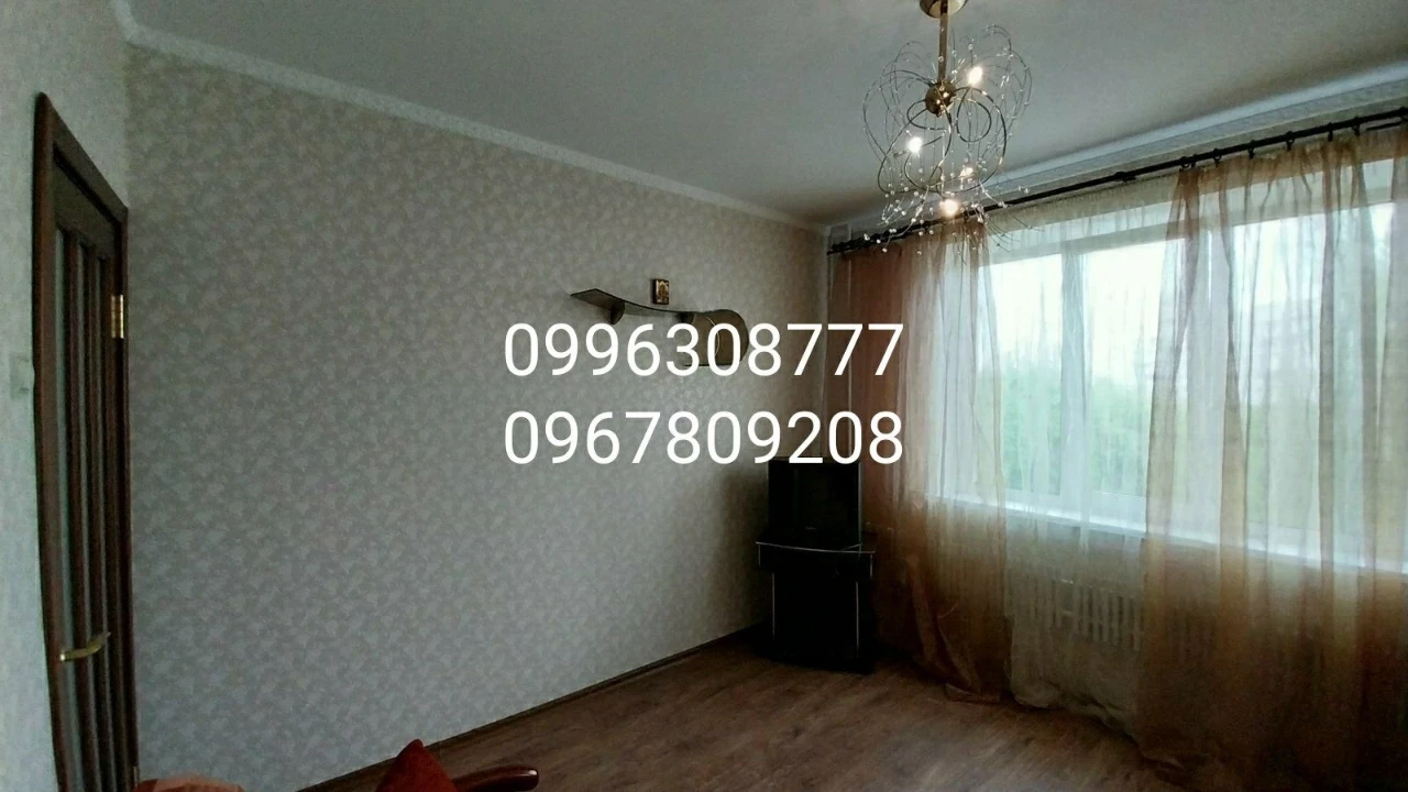 Продаю хорошую  2 комнатную квартиру , метро "Победа " 3 мин