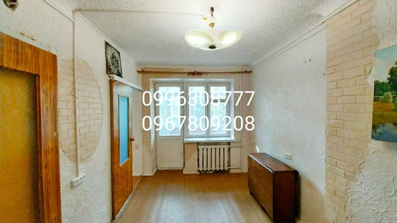 Продам  2  комнатную квартиру  с балконом, свой санузел, ван