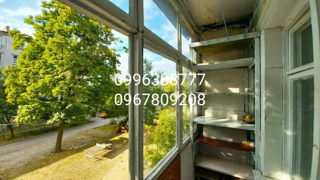 Продам  2  комнатную квартиру  с балконом, свой санузел, ван