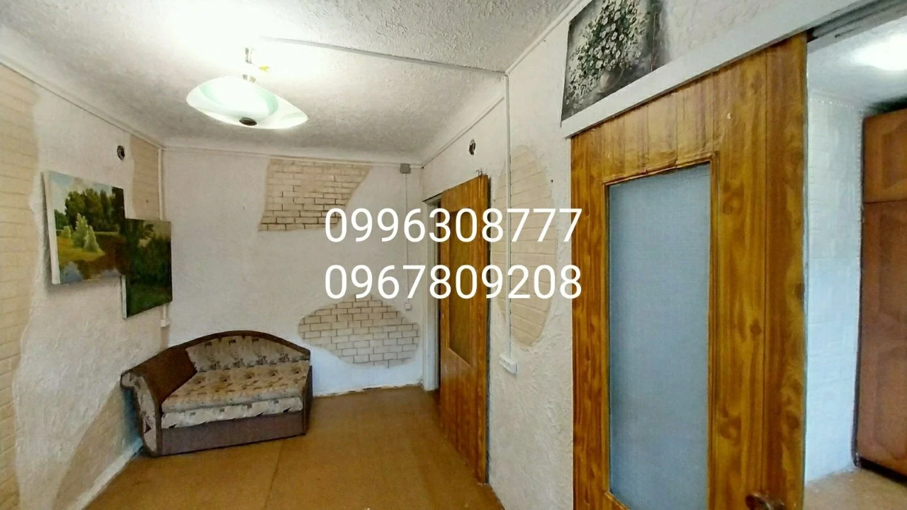 Продам  2  комнатную квартиру  с балконом, свой санузел, ван