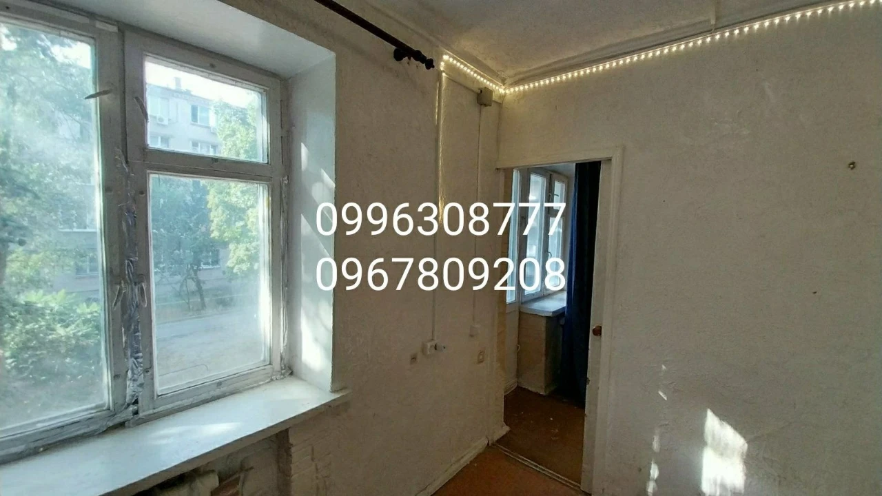Продам  2  комнатную квартиру  с балконом, свой санузел, ван