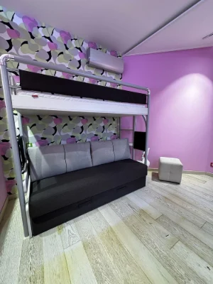 Three-bedroom apartment for sale in the Ultra metro Bot. Garden residential complex.