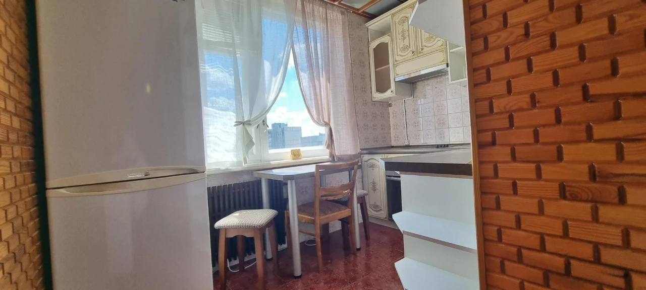 Amosova 38, 1 room.