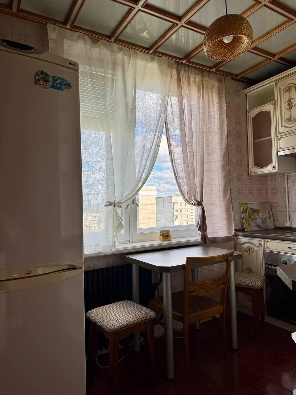 Amosova 38, 1 room.
