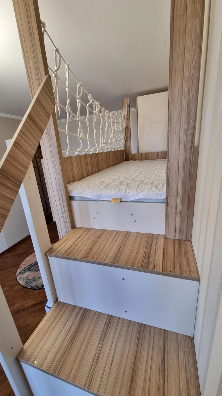 Amosova 38, 1 room.