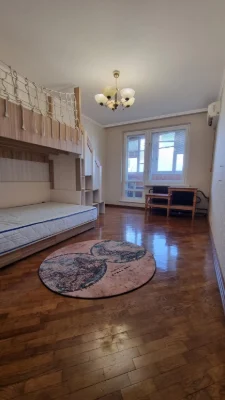 Amosova 38, 1 room.